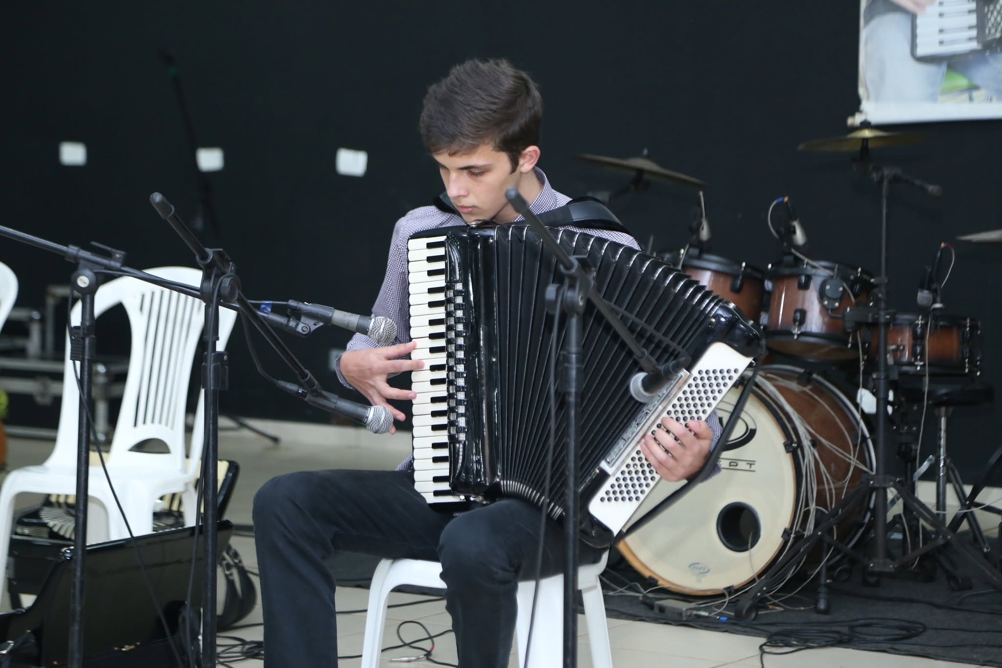 Aluno praticando acordeon