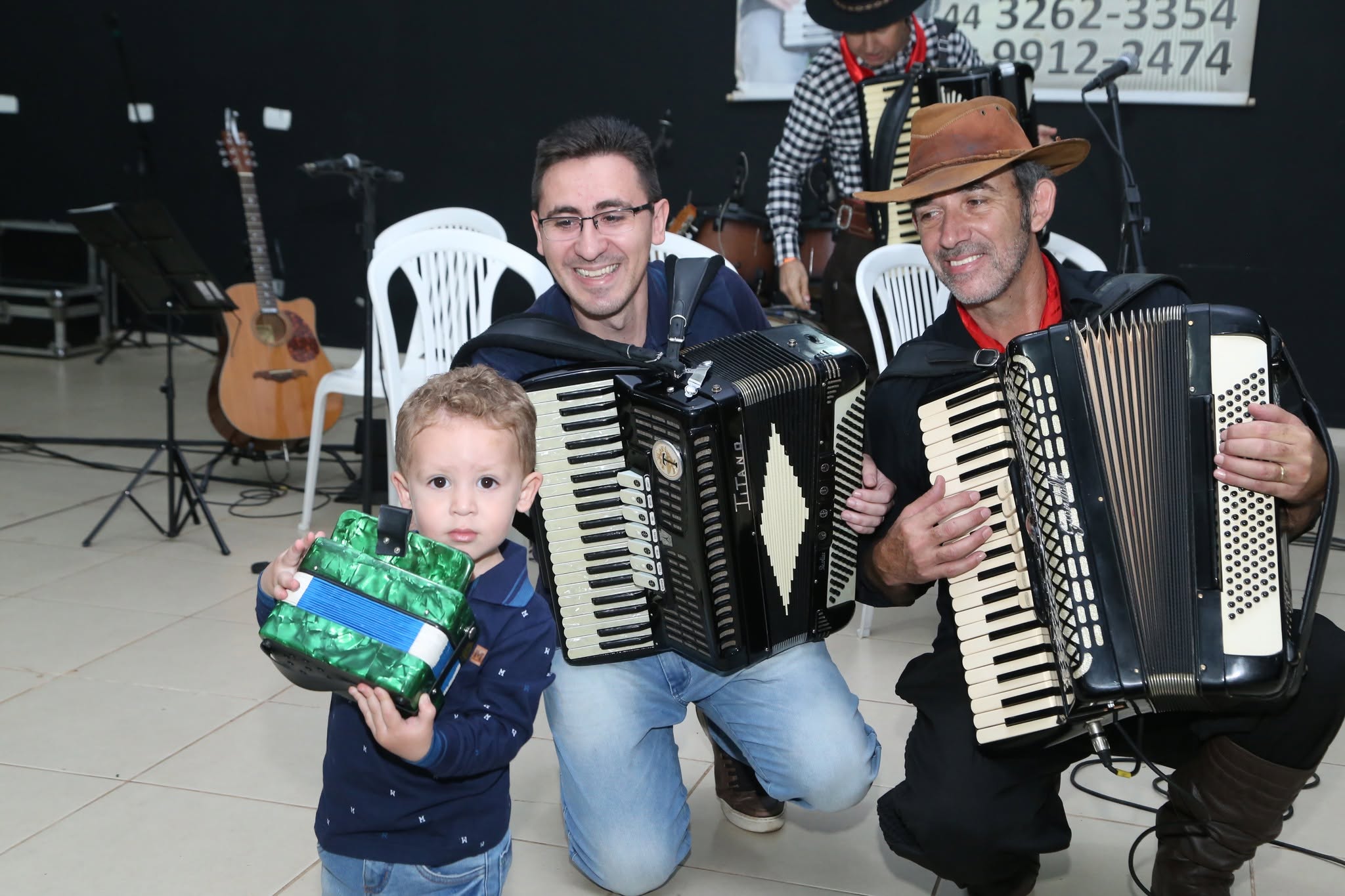 Alunos em aula de acordeon